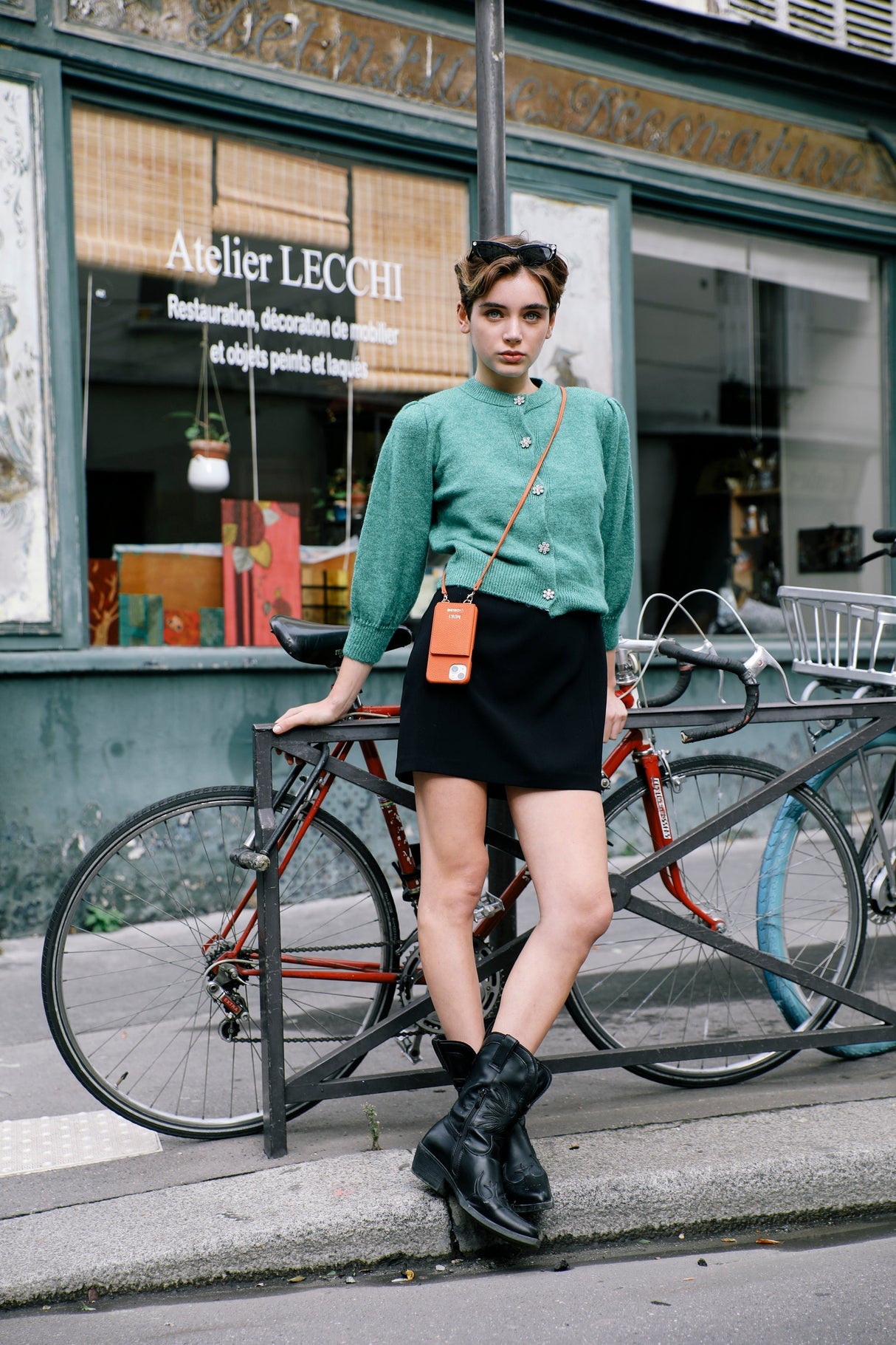 LADELINE Shoulder Strap 4Cards Case iPhone13 Pro